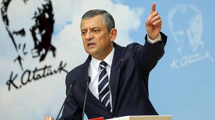 Özgür Özel: 
